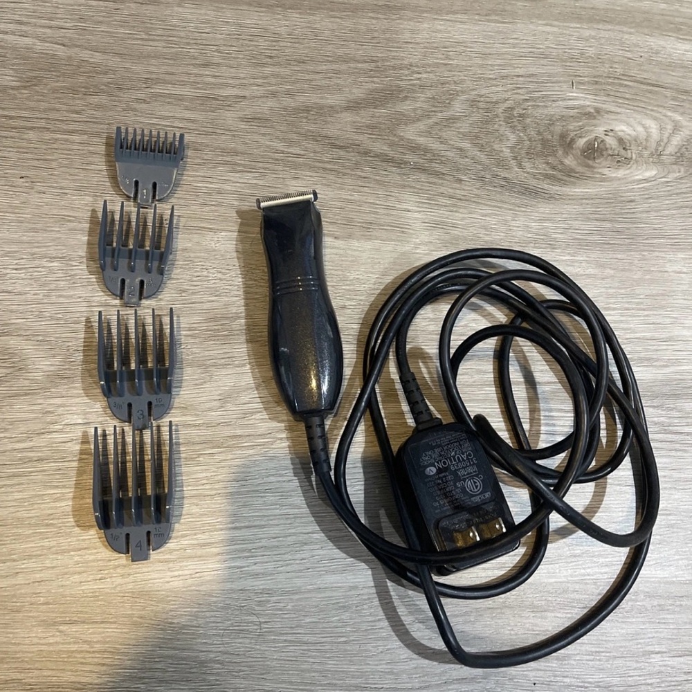 Andis Charm Clipper/Trimmer with 4 clips - Black 72275